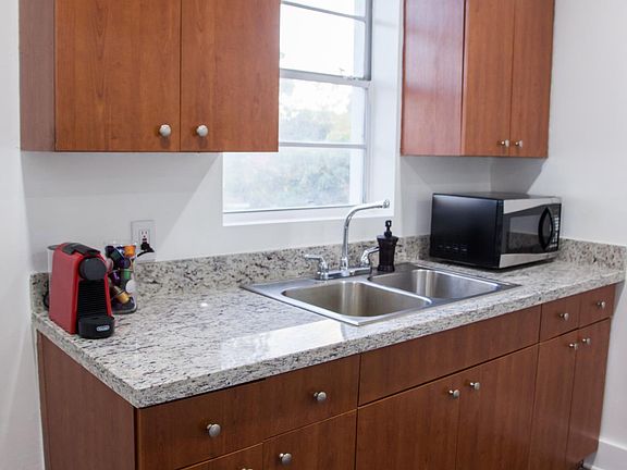 5th image of 268 NW 44th St #3