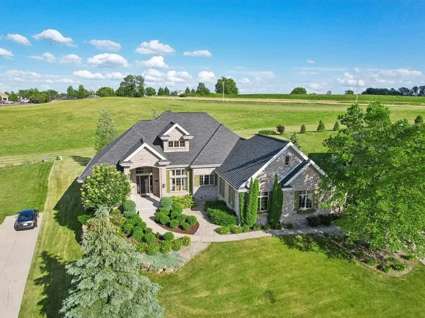 124 Inverness Circle, Oregon, WI 53575