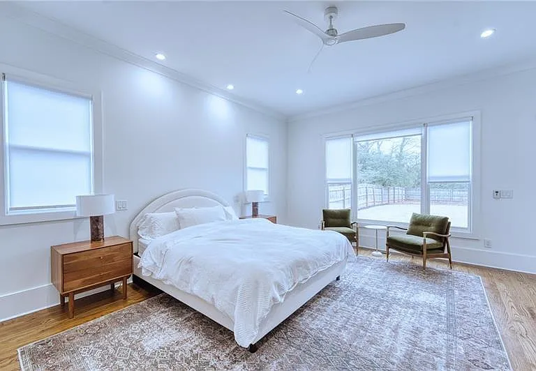 2975 Osborne Rd NE — Photo 13