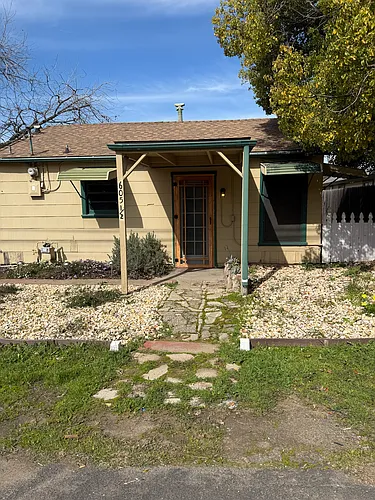 605 1/2 Grove St Photo 1