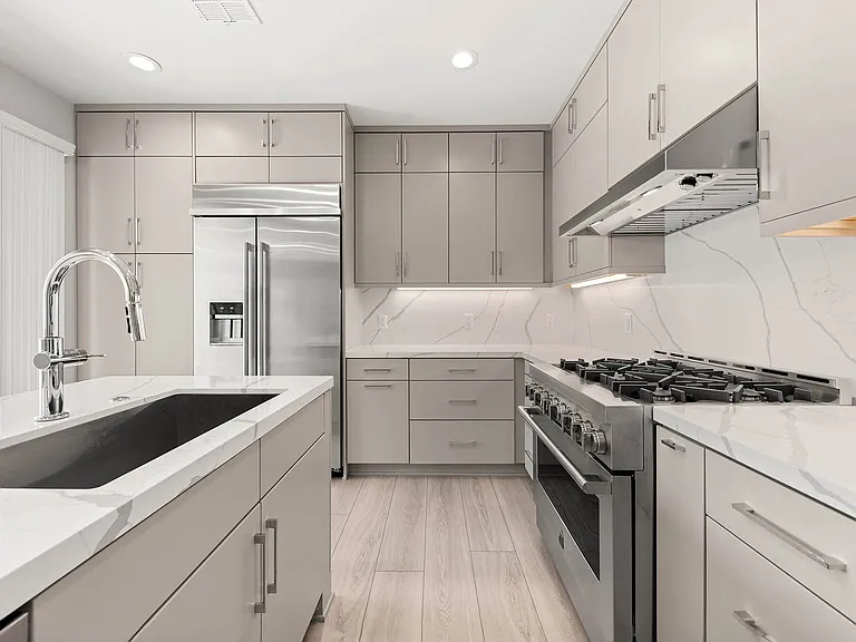 585 Patten Ave — Photo 16