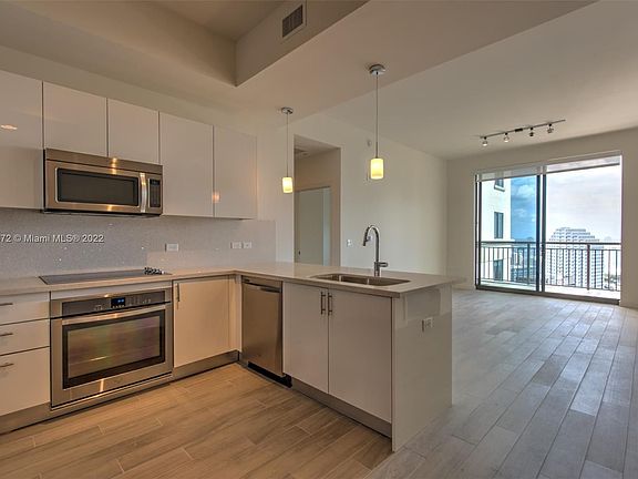 2nd image of 999 SW 1st Ave #Penthouse 08