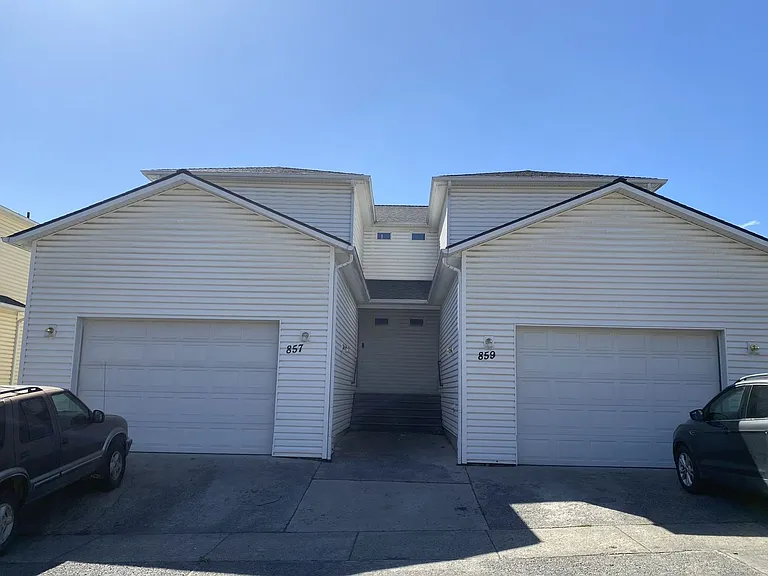 857 N Garfield St — Photo 1