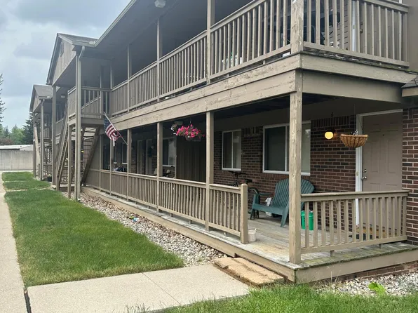 1687 S Riverside Ave APT 10, Saint Clair, MI 48079