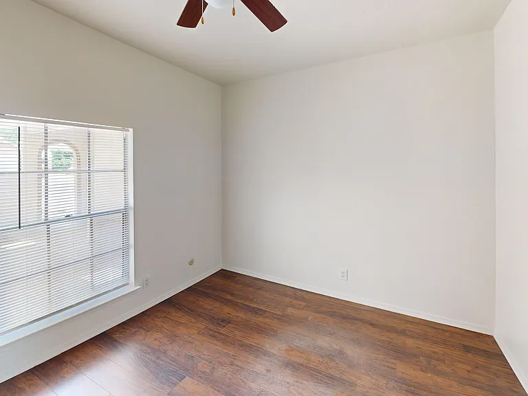 821 Oro Real NE — Photo 16
