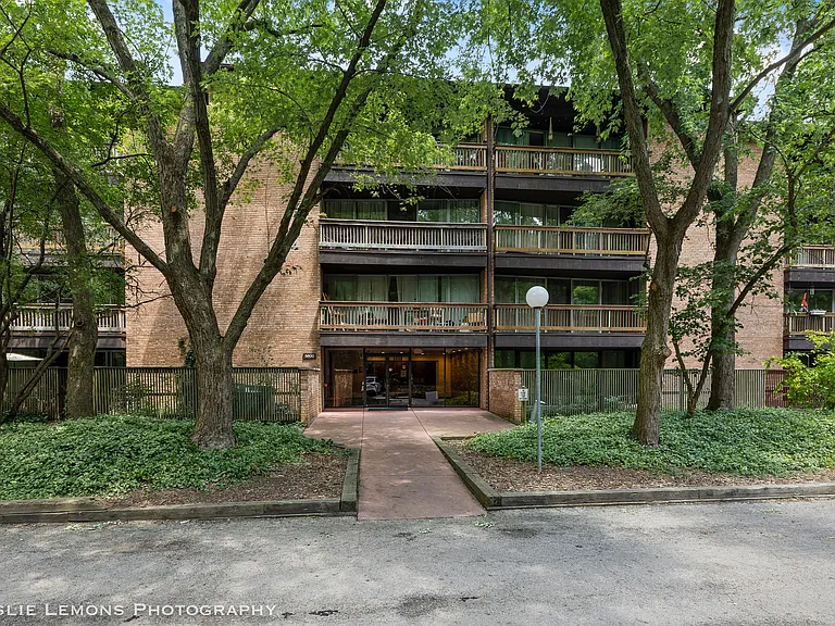 5600 Hillcrest Ln #2M — Photo 2