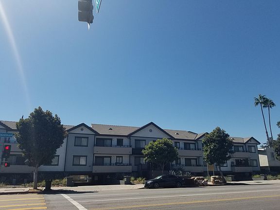 2nd image of 6615 Woodman Ave #208