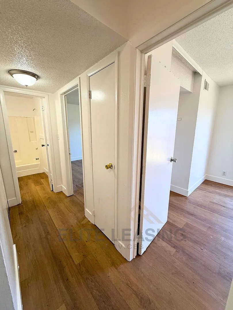 2 bed, 1.0 bath, 800 sqft, $895 — Photo 2