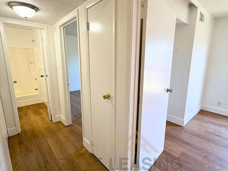 3024 SE Swygart St #F — Photo 2