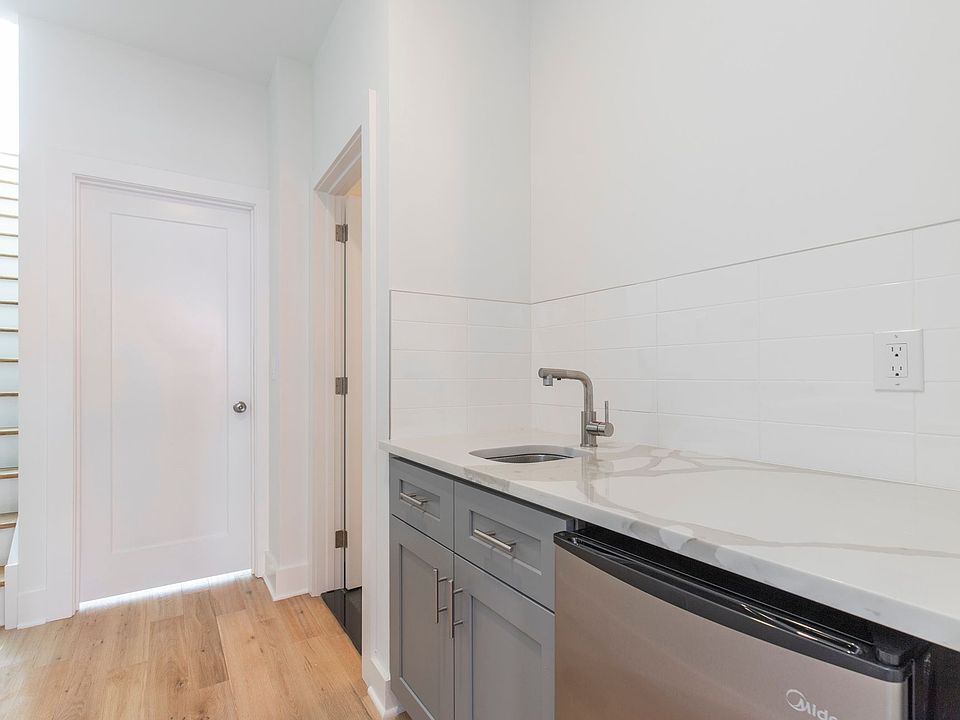 1st image of 2404 Master St Unit 2