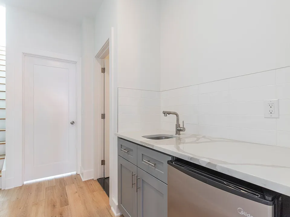 2404 Master St #2