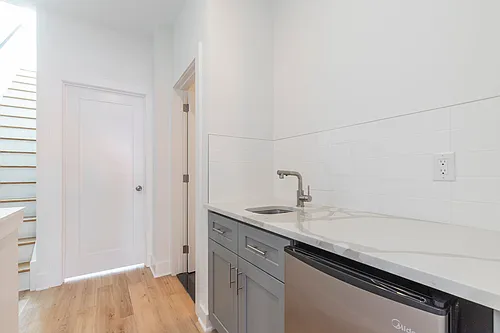 2404 Master St #2 Photo 1