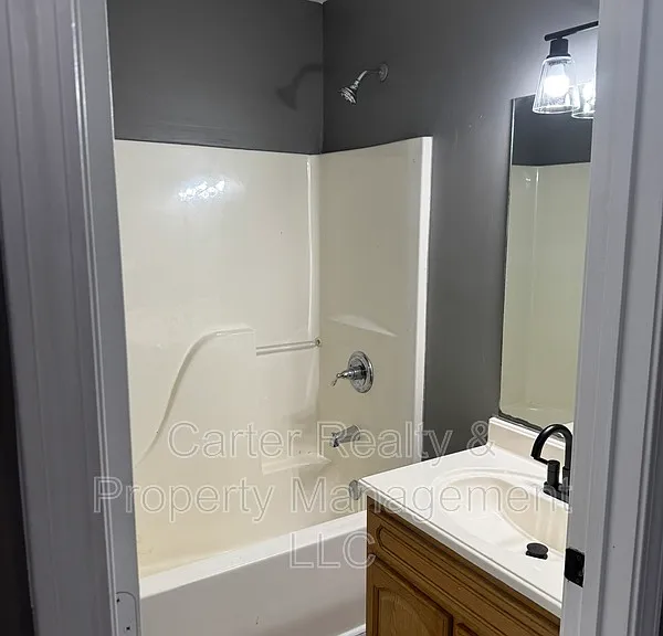 1812 Glade St — Photo 15