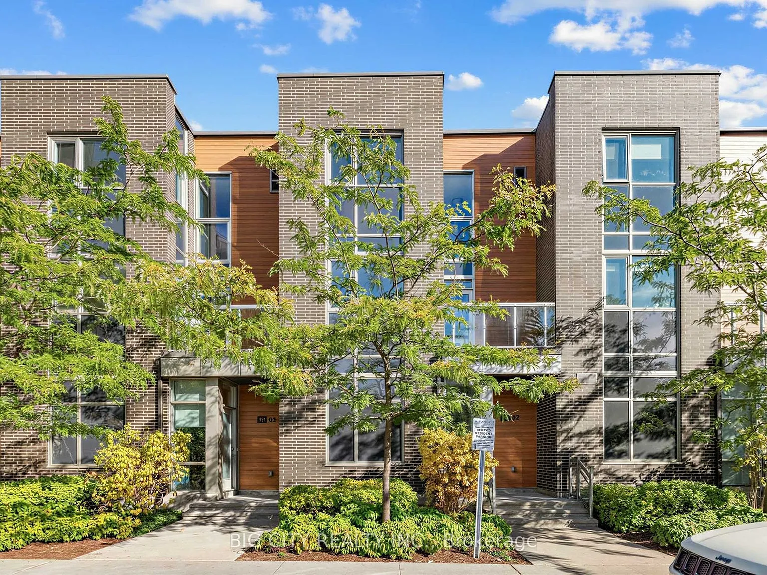 4 bed, $4,000 — Photo 1
