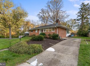 5924 Cheshire Dr, Bethesda, MD 20814