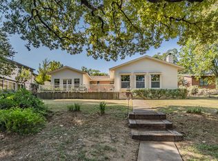 300 Shoreline Dr, Azle, TX 76020