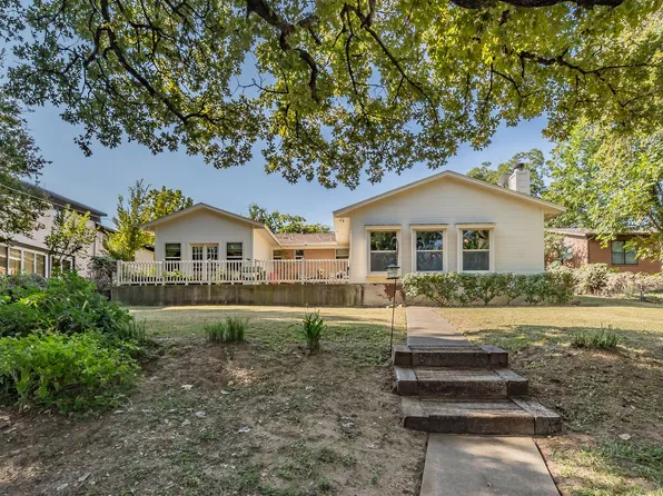300 Shoreline Dr, Azle, TX 76020