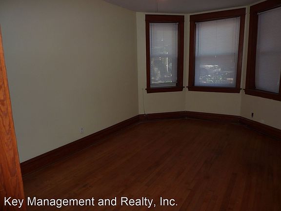 2nd image of 2028 W Melrose St #7506988