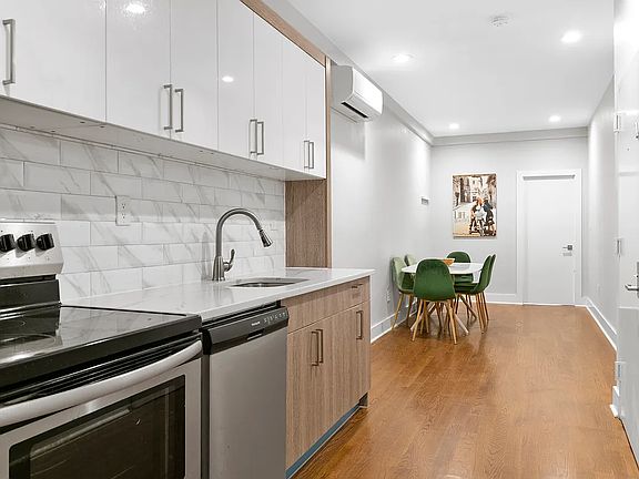 5th image of 352 Menahan St Floor 2