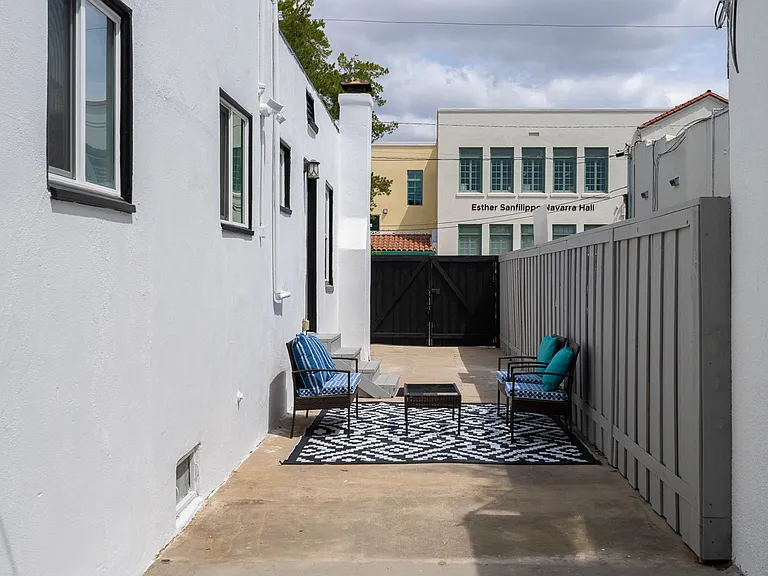 2631 Collier Ave — Photo 17
