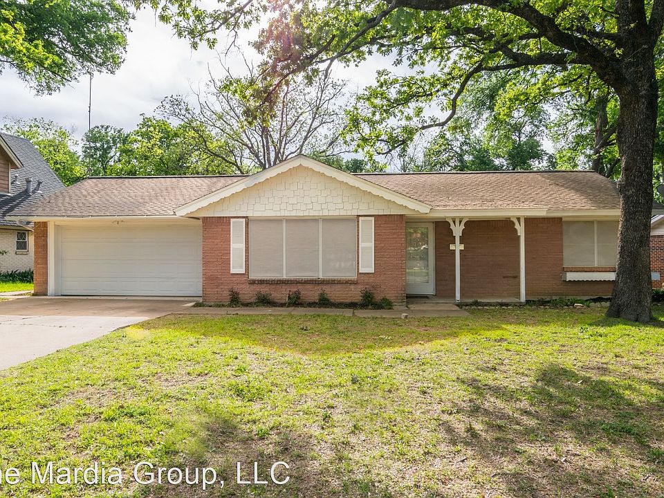 1st image of 1003 Oakwood Dr