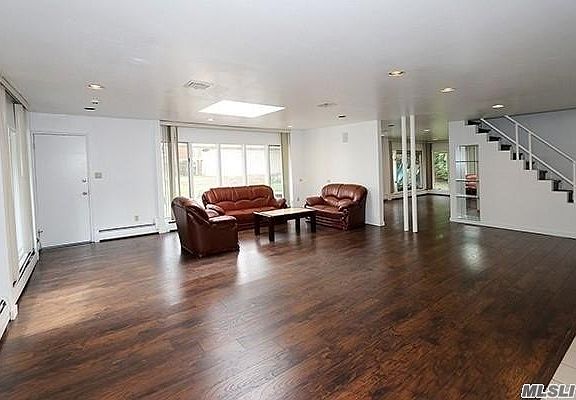 2nd image of 8 Hill Ln