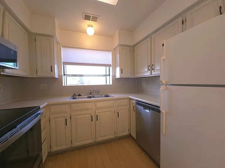 525 Manhattan Dr #201 — Photo 7