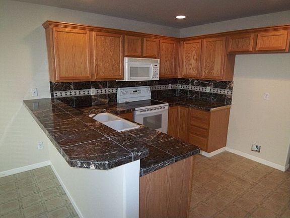 4th image of 13810 NE 62nd St
