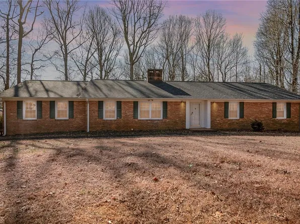 1103 Driftwood Dr, Siler City, NC 27344