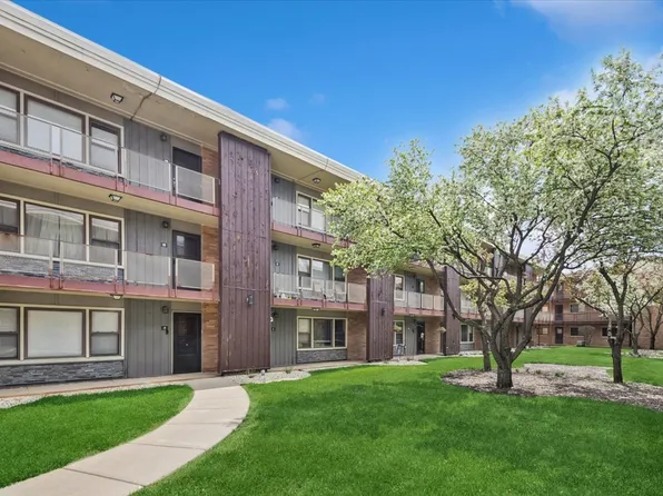 9620 W Higgins Rd APT 2D, Rosemont, IL 60018