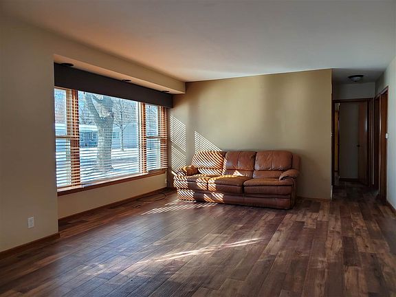 3rd image of 2403 Jackson Ave