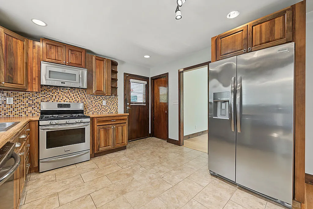 2054 Cason Dr — Photo 3