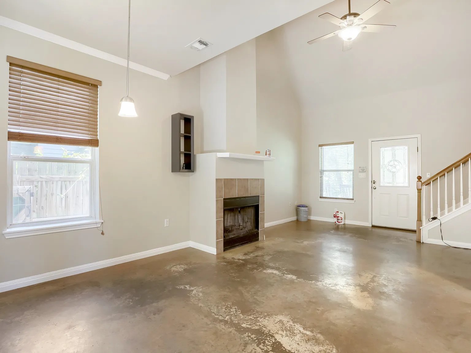 3 bed, 1104 sqft, $2,200 — Photo 2