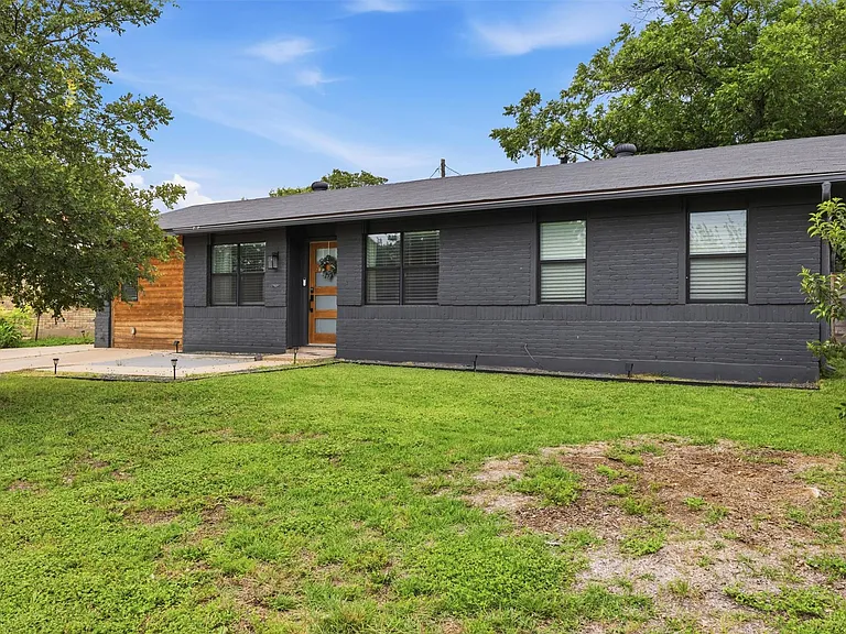 1014 S Meadows Dr — Photo 2