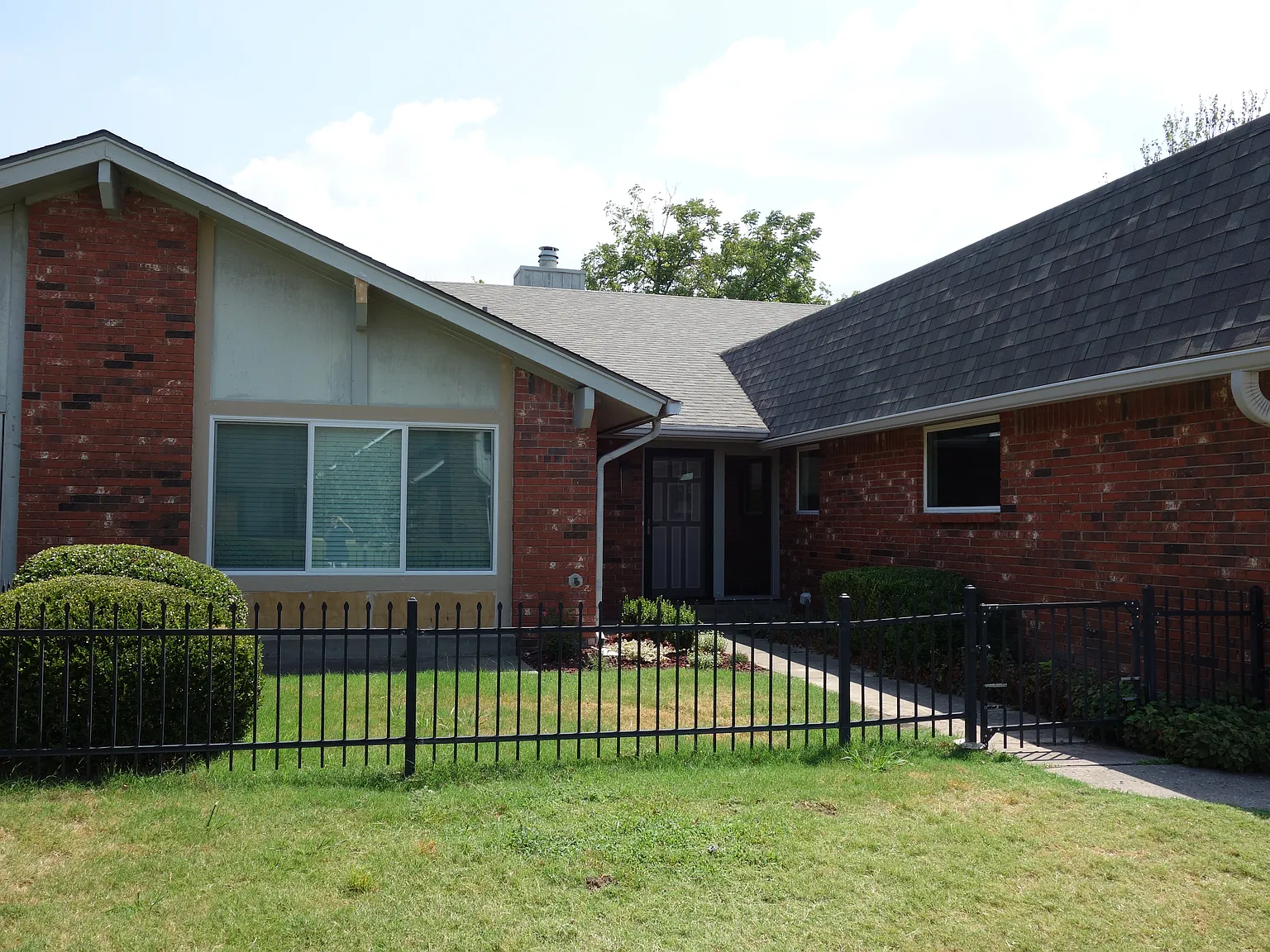 3 bed, 2200 sqft, $2,000 — Photo 3