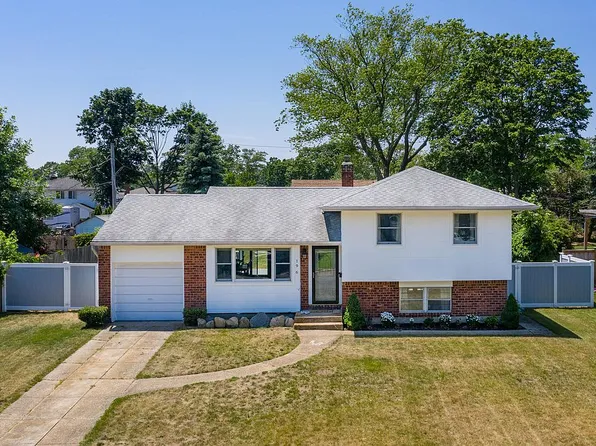 196 Sherry St, East Islip, NY 11730
