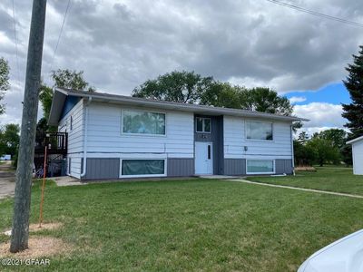 106 D St E, Minnewaukan, ND, 58351