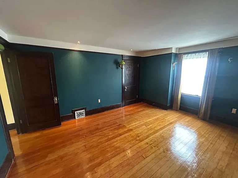 514 E Howard St — Photo 13