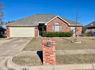 517 Meadowcrest Dr, Burleson, TX 76028