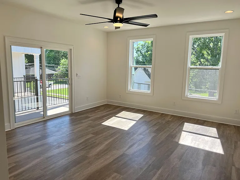 904 N Maple St — Photo 16