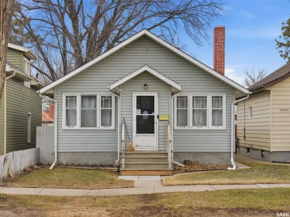 1306 C AVENUE N, Saskatoon, SK S7L 1K8