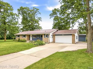 1612 Saint Marys Ct, Essexville, MI 48732