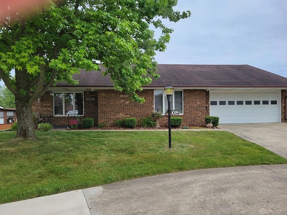 2nd image of 1039 Carson Ln
