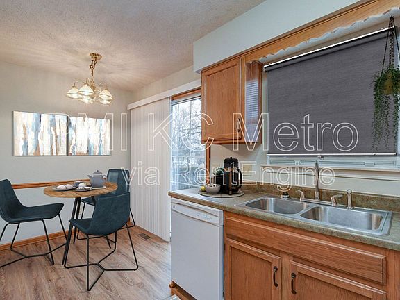 5th image of 107 NE Maggie Ave #A