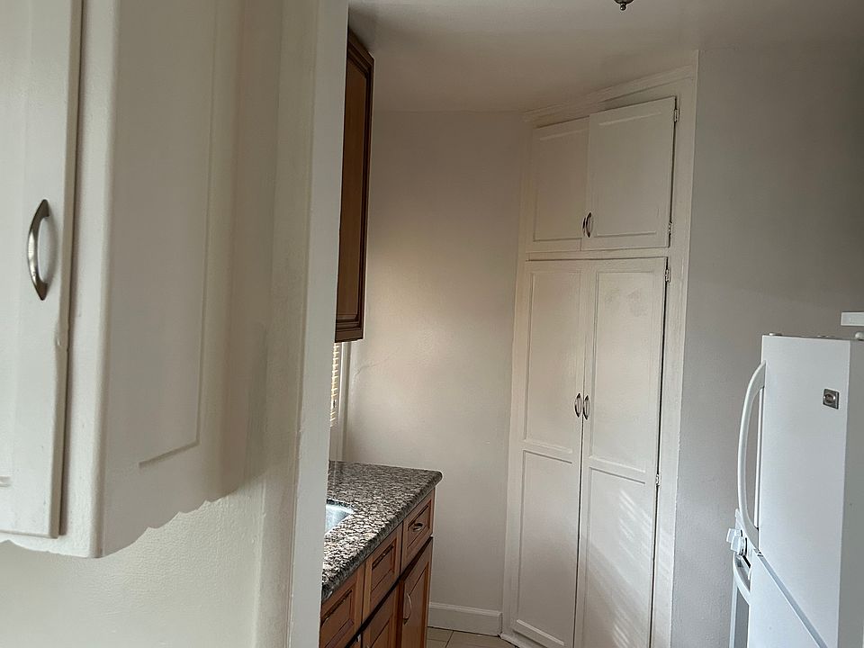 1st image of 1910 Lincoln Ave APT B