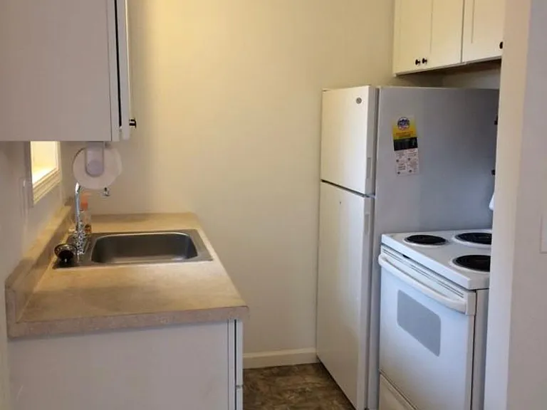 9507 Winona St SW — Photo 2