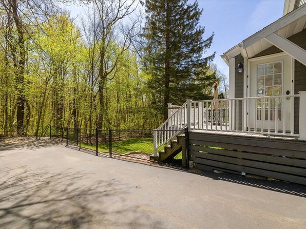 76 Grove St, Leicester, MA 01524