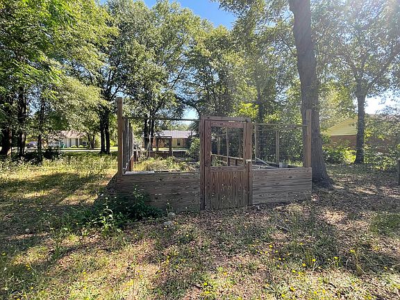 3rd image of 216 Stewart Dr