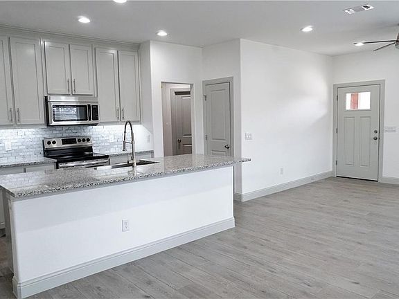 3rd image of 424 E Nelson St