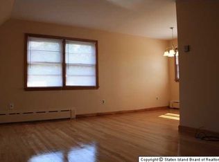 542 Edgegrove Ave, Staten Island, NY 10312